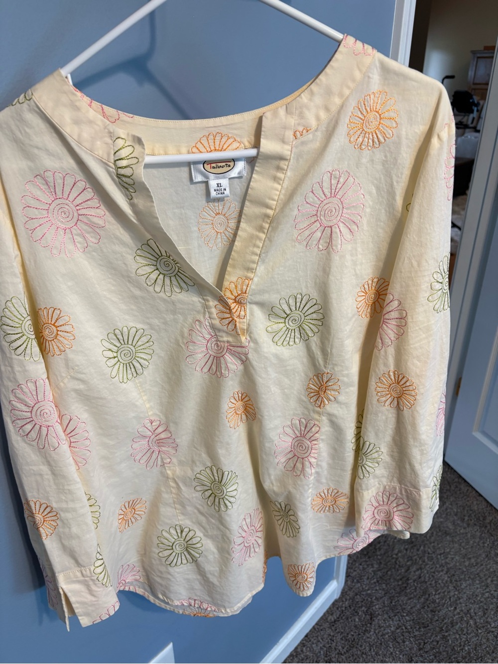 Talbots Cream Cotton Cottagacore blouse with Multicolor Daisy Embroidery
